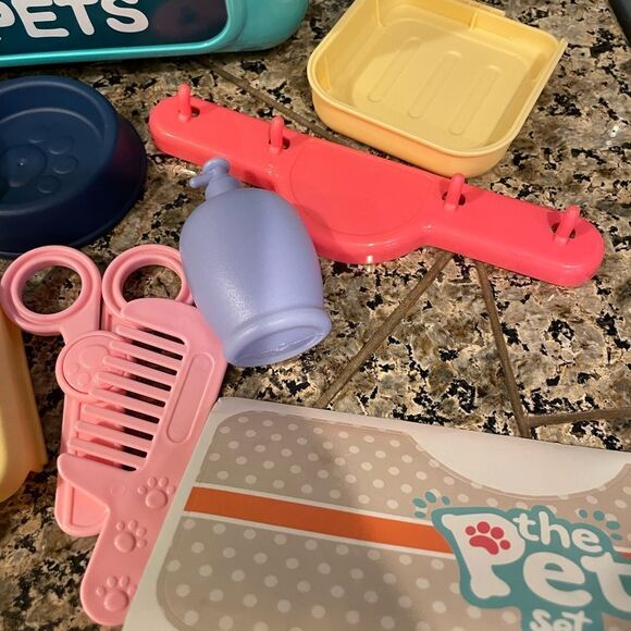 My Pets Play Vet Pet Care dog and Backpack with Accessories - Picture 7 of 14